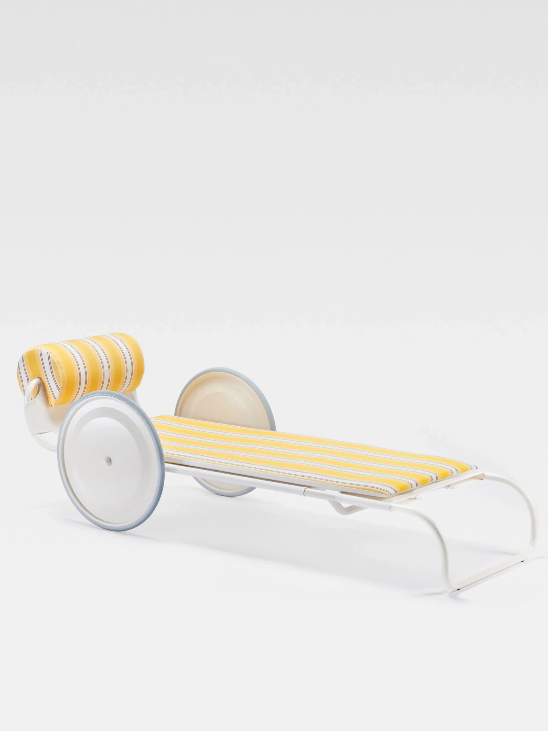 Jacquemus + Exteta - Locus Solus Bain de Soleil par Gae Aulenti