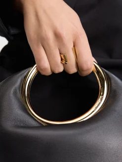 La bague J