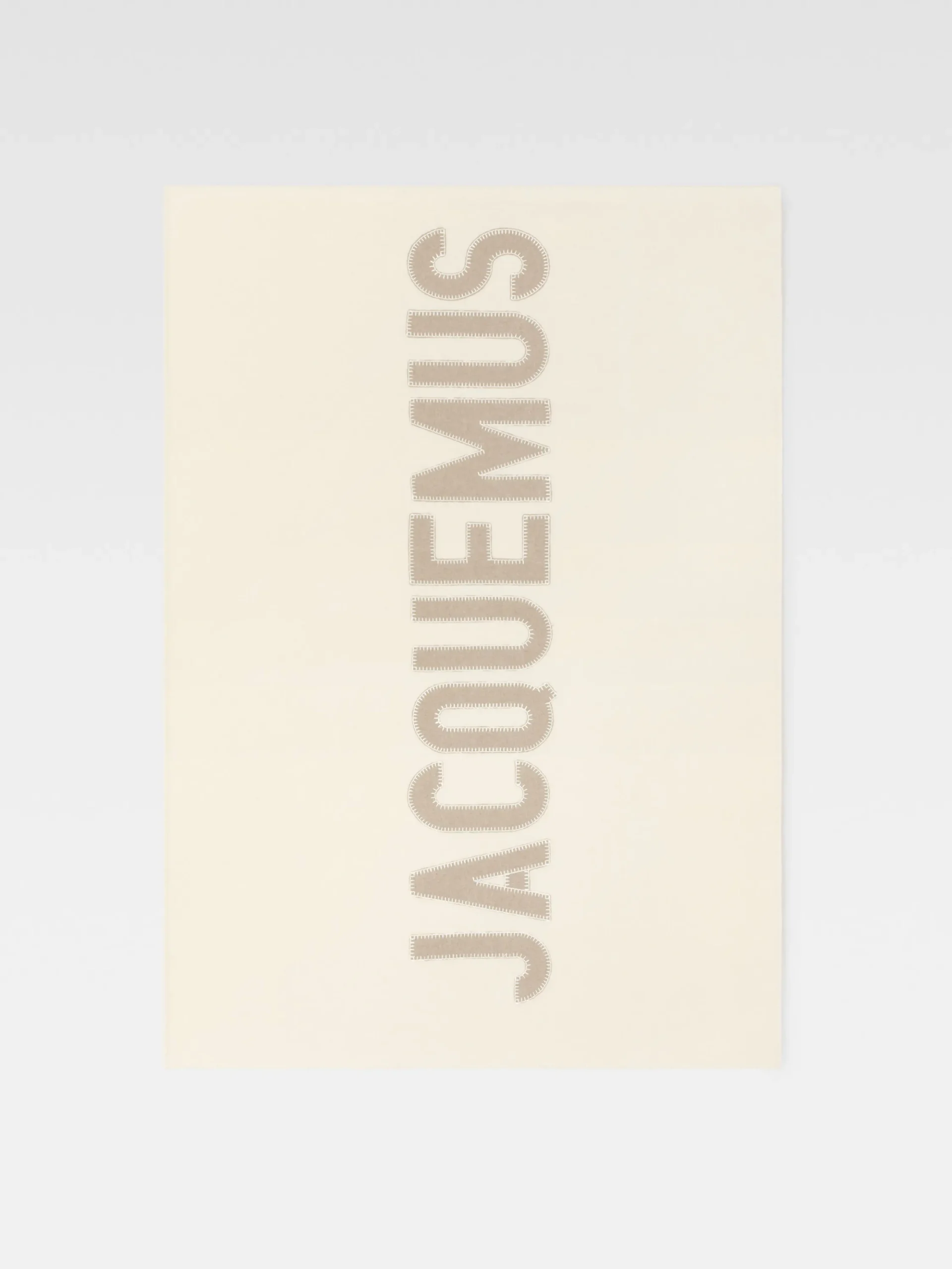 Le plaid Jacquemus brodé