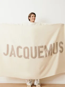 Le plaid Jacquemus brodé