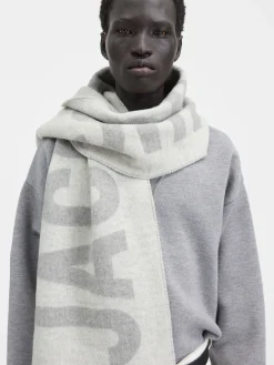L'écharpe Jacquemus